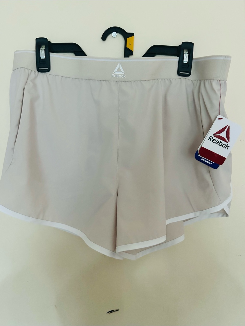 Reebok Women's Light Beige Athletic Shorts large